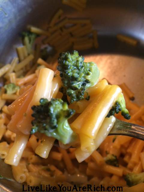 Macaroni and Cheese with small sliced broccoli #easyMeal