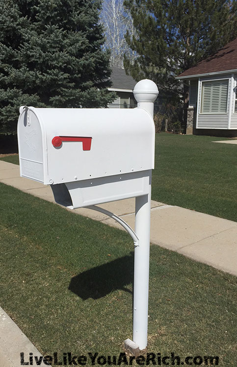 How to Spray Paint a Mailbox