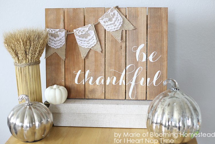 1Be-Thankful-Pallet-Art-by-Blooming-Homestead