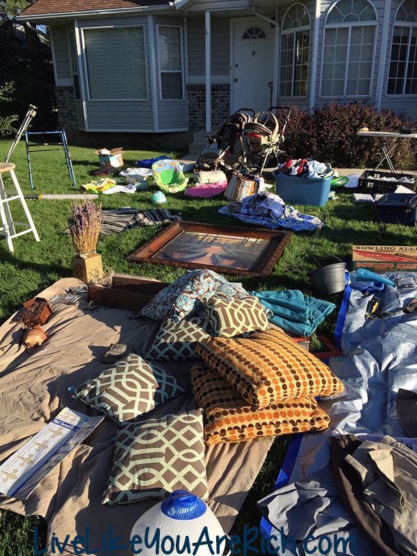 How to Host a Successful Garage/Yard Sale