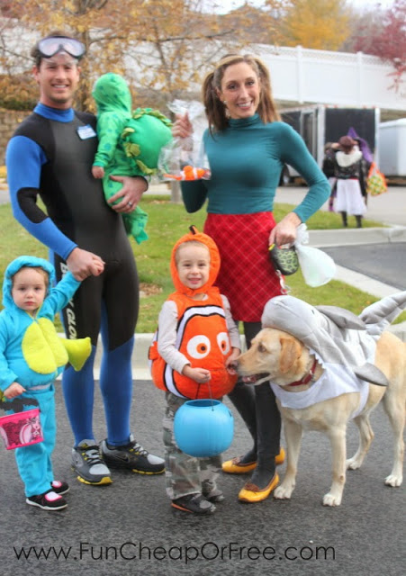 23 Genius Family Costume Themes