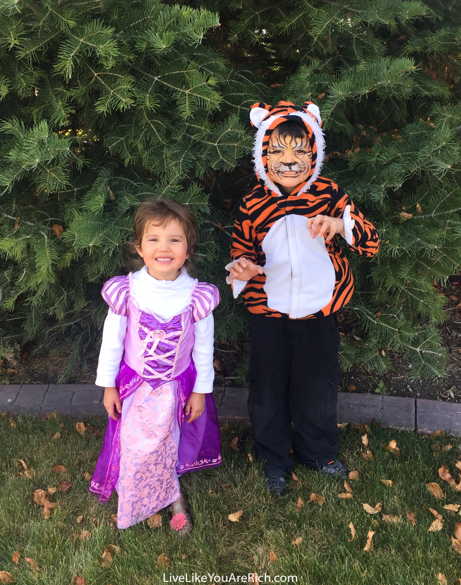 2017 Halloween Costume Reveal + 5 Fun Halloween Activity Spots for Young Kids in Utah & Salt Lake Counties