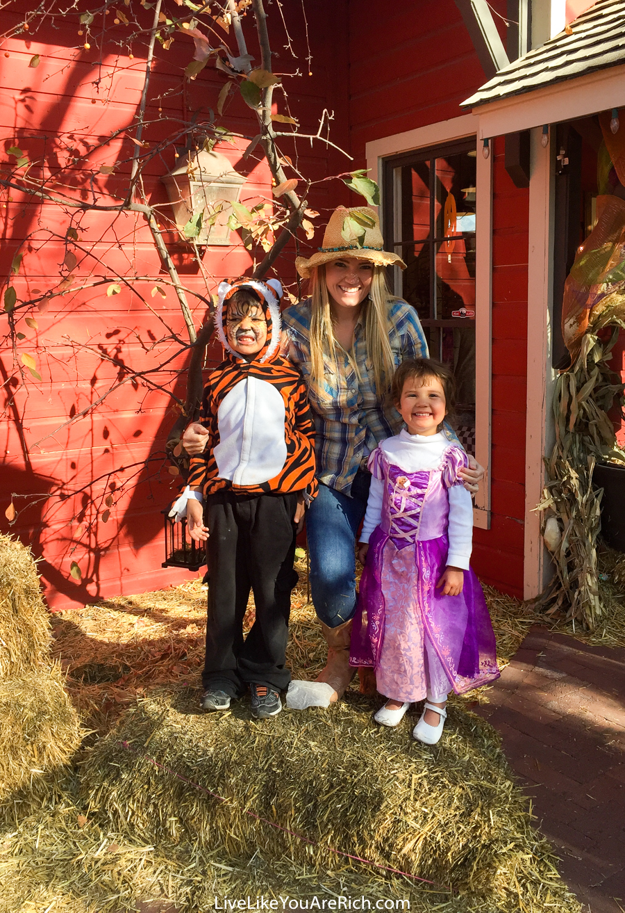 2017 Halloween Costume Reveal + 5 Fun Halloween Activity Spots for Young Kids in Utah & Salt Lake Counties