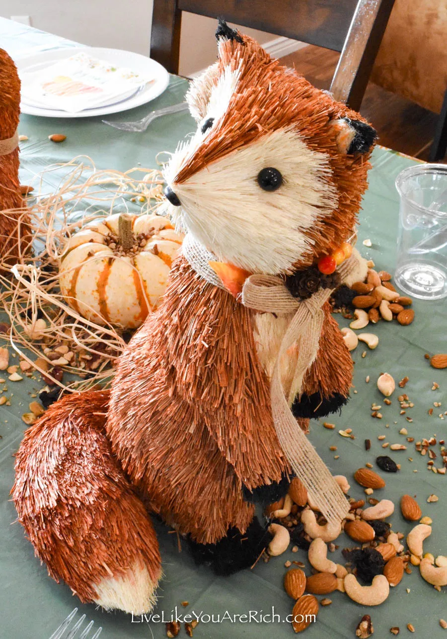cute decorations for kids Thanksgiving tablescape