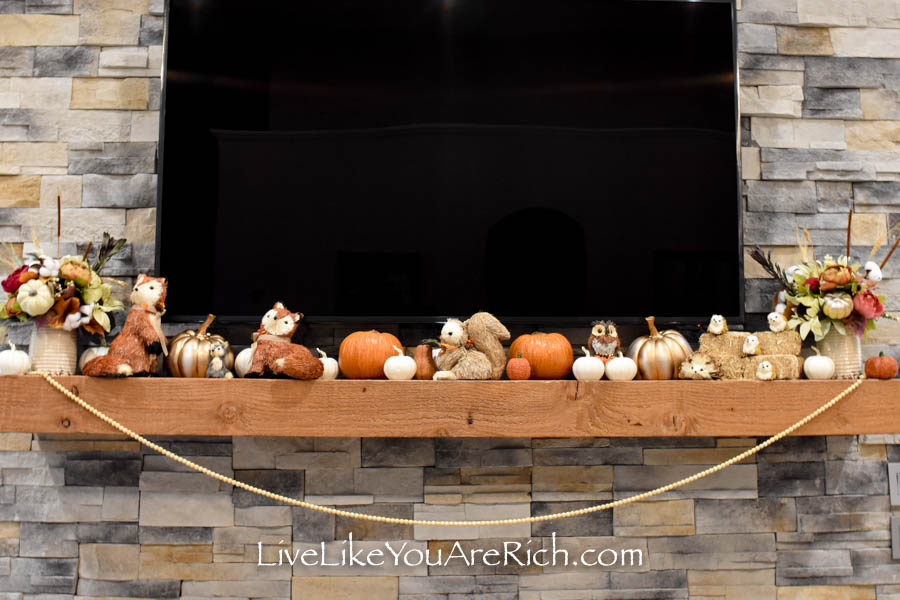 This Harvest Mantel Thanksgiving Decor is easy to put together.