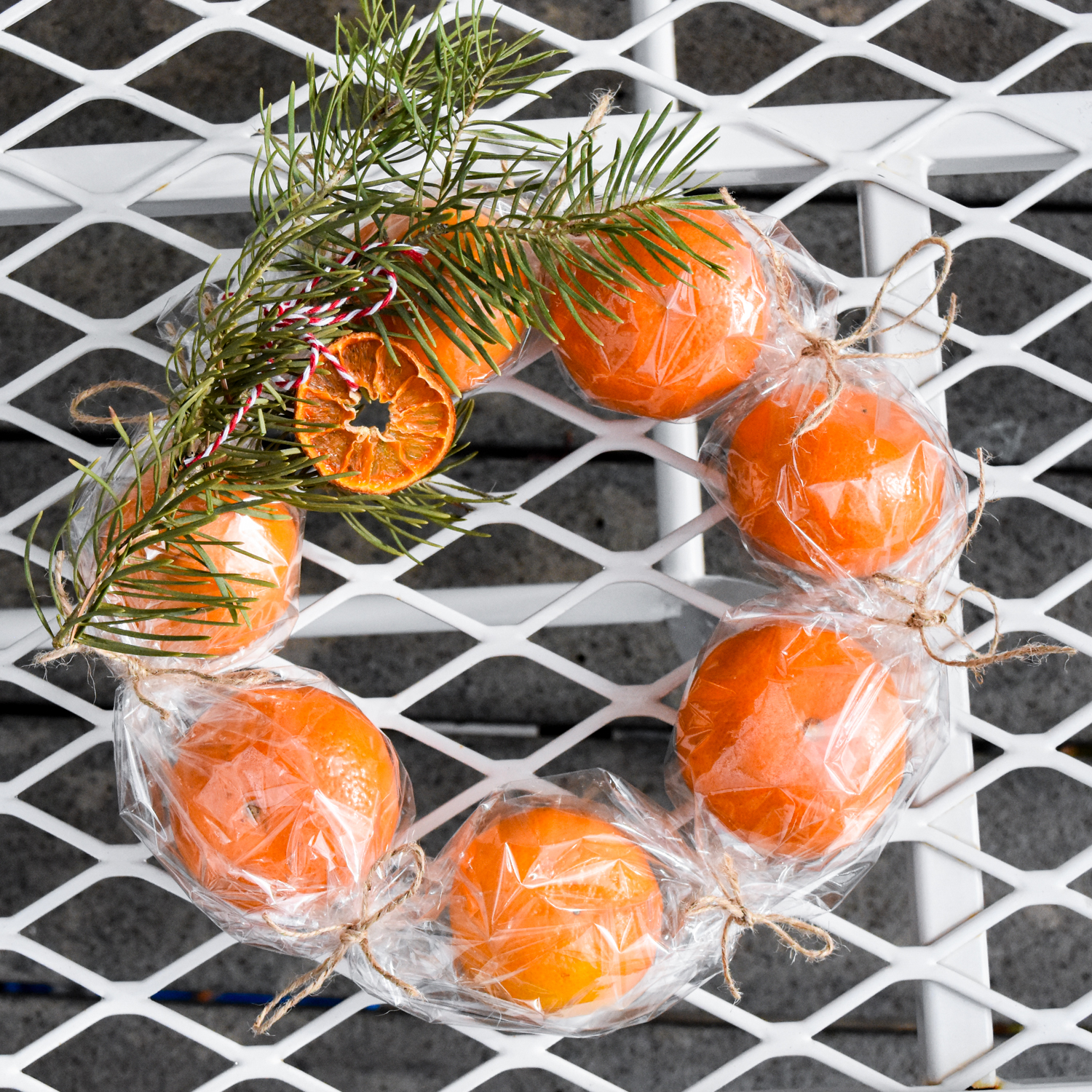 How to Make a Tangerine Wreath