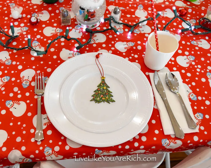 Plastic plates with Christmas ornament