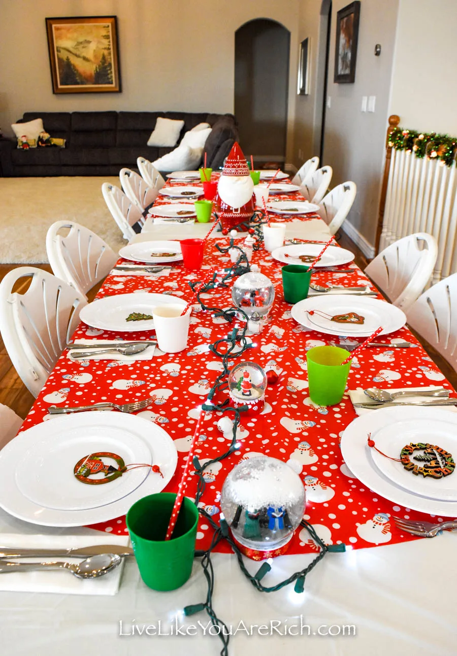 Complete settings of my Christmas tablescape for kids