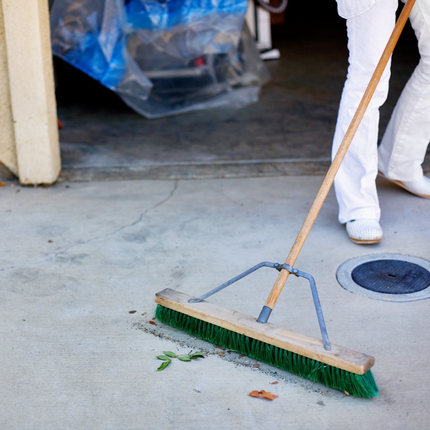 How To Remove Oil Stains From Cement Driveway / How To Remove Grease