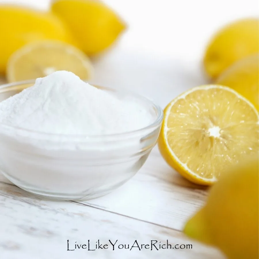 cleaning food container with baking soda and lemon juice