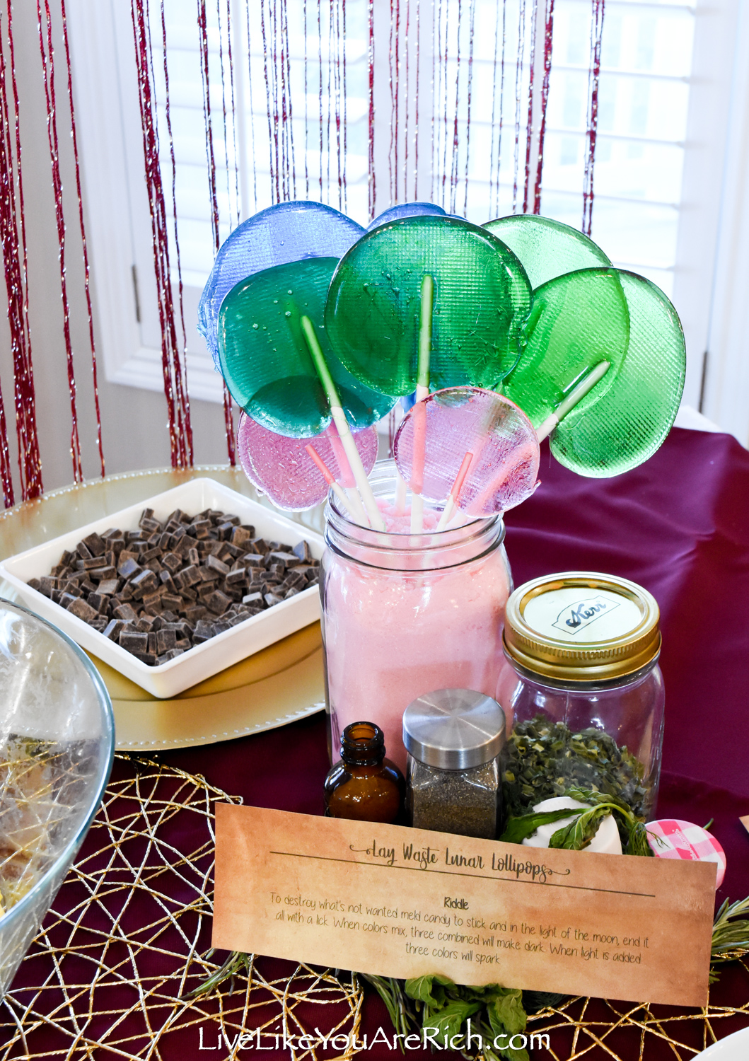 Homemade lollipops in different sizes