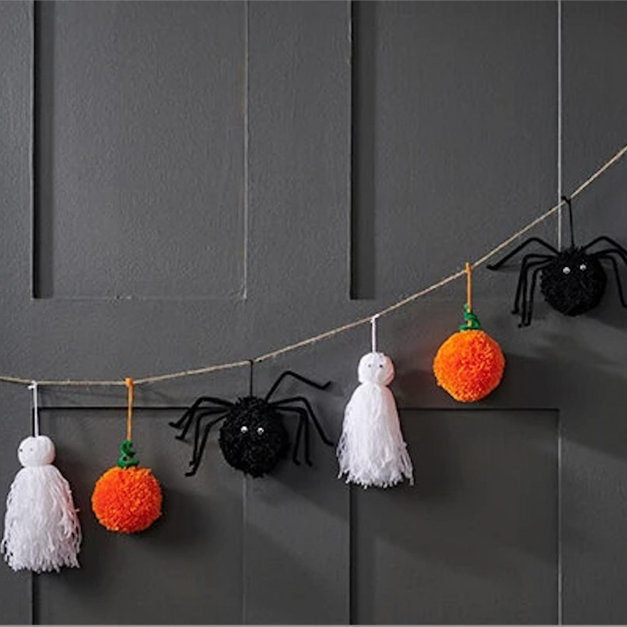 Pom Pom Halloween Banner