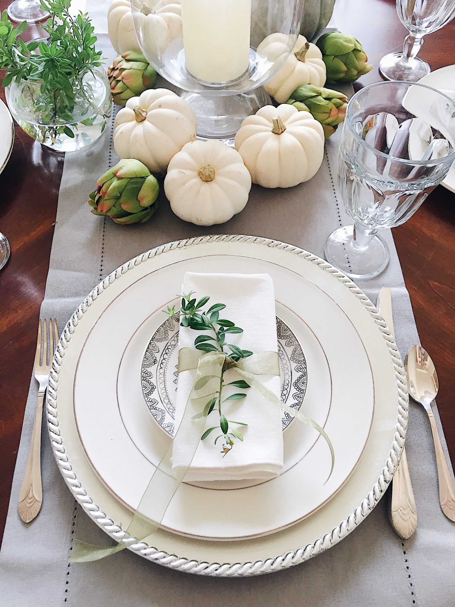 Simple and Elegant Tablescape
