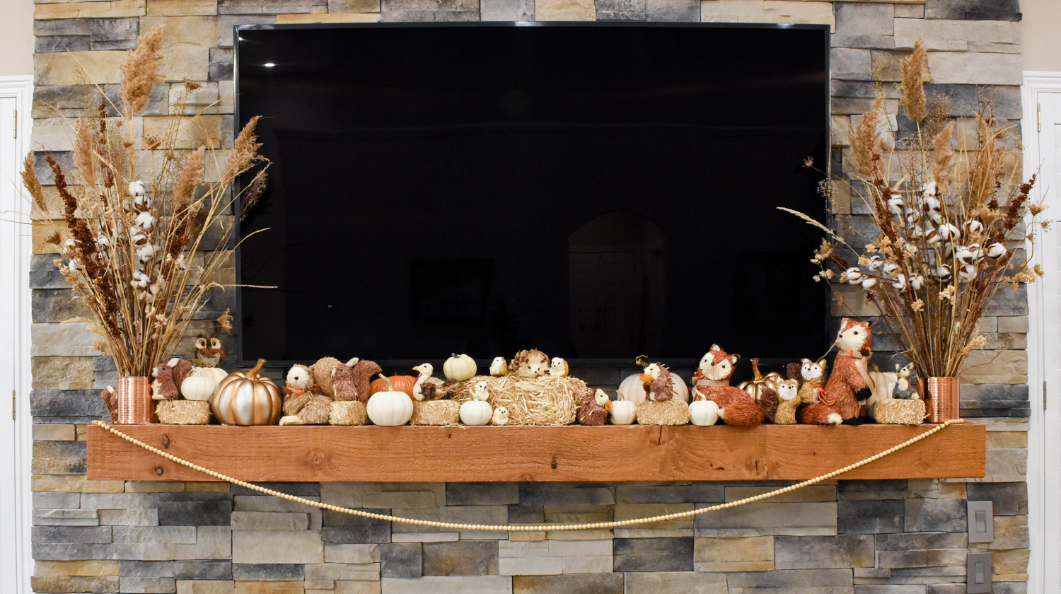 How to Decorate a Mantel for Thanksgiving