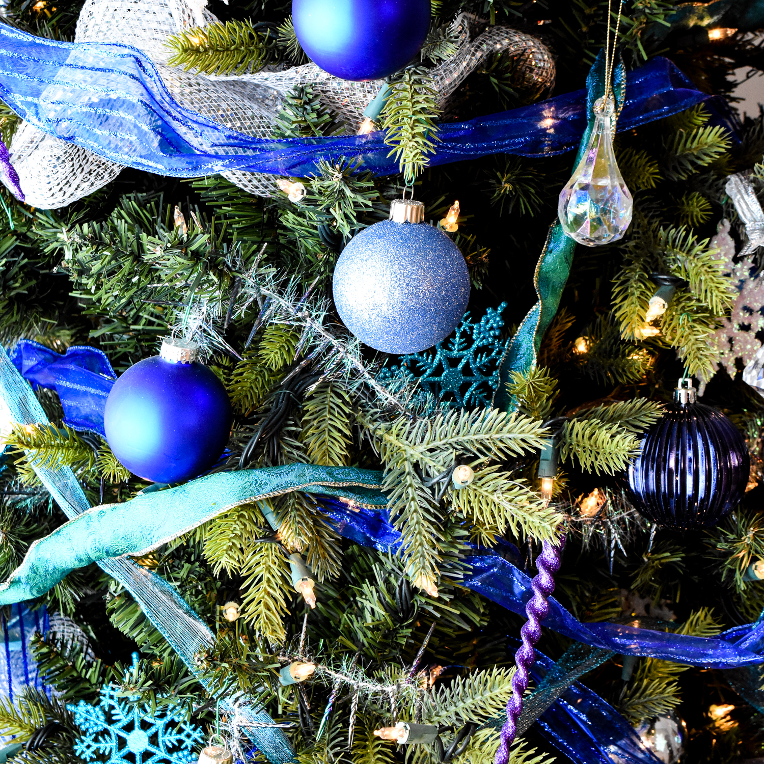 BLUE + GREEN CHRISTMAS TREE AND MANTEL