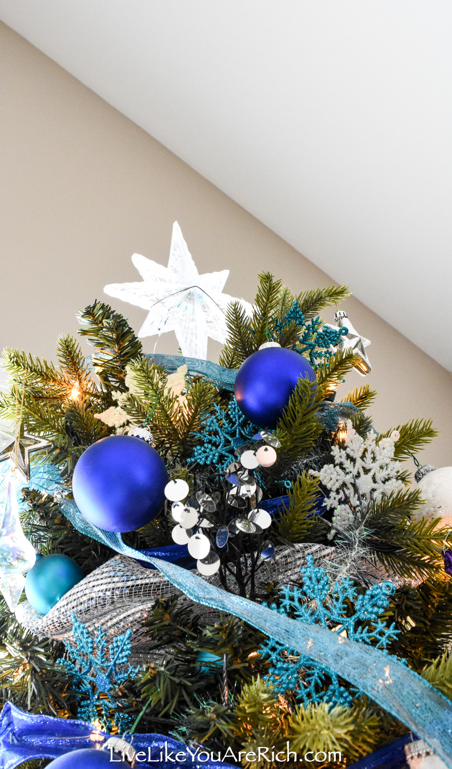 Blue and White peacock christmas tree  Peacock christmas tree, Peacock  christmas, Peacock christmas decorations