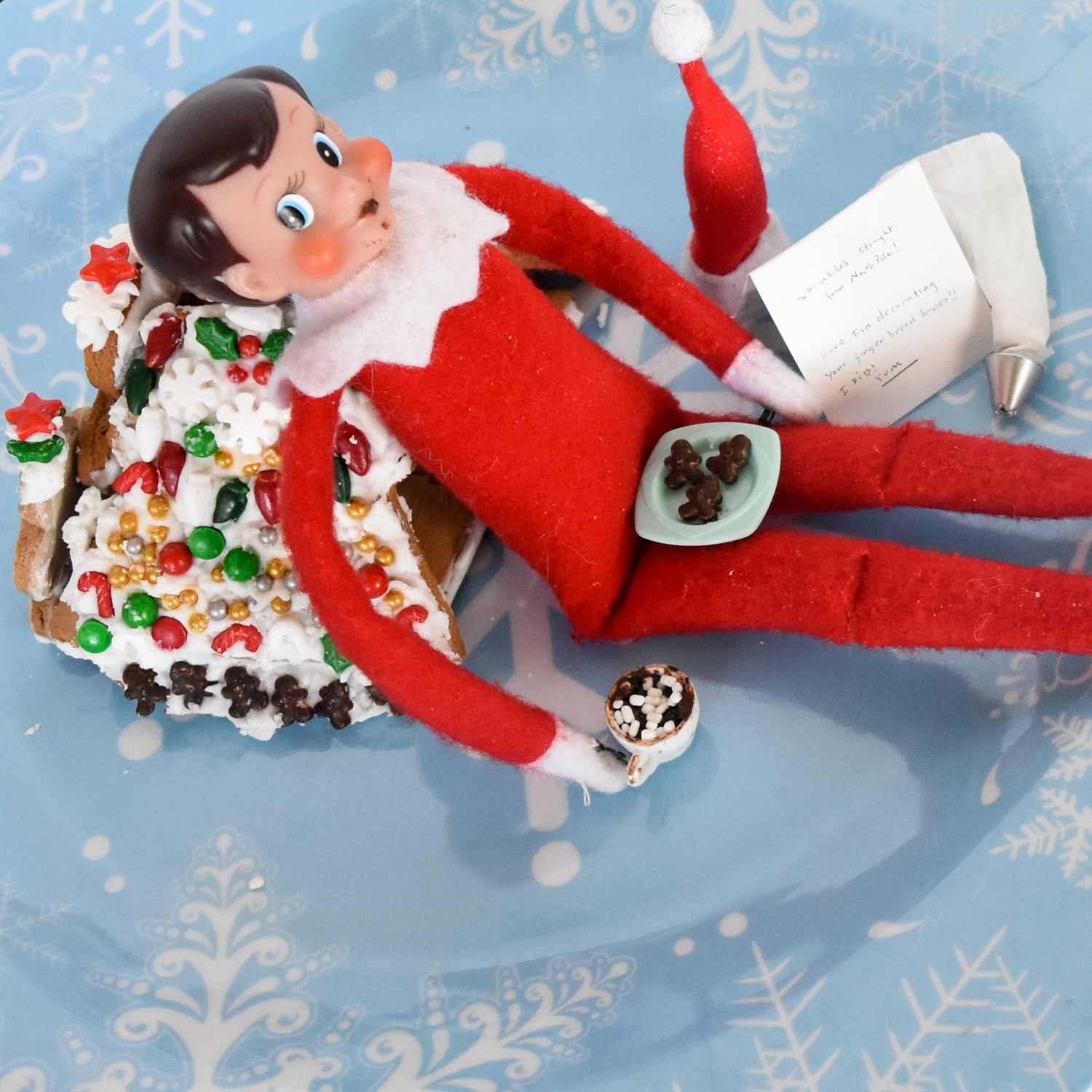Elf on the Shelf: Decorating Gingerbread Houses