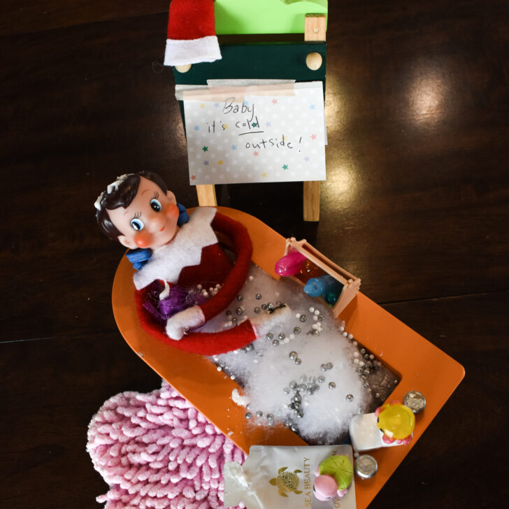 Elf on the Shelf: Tub