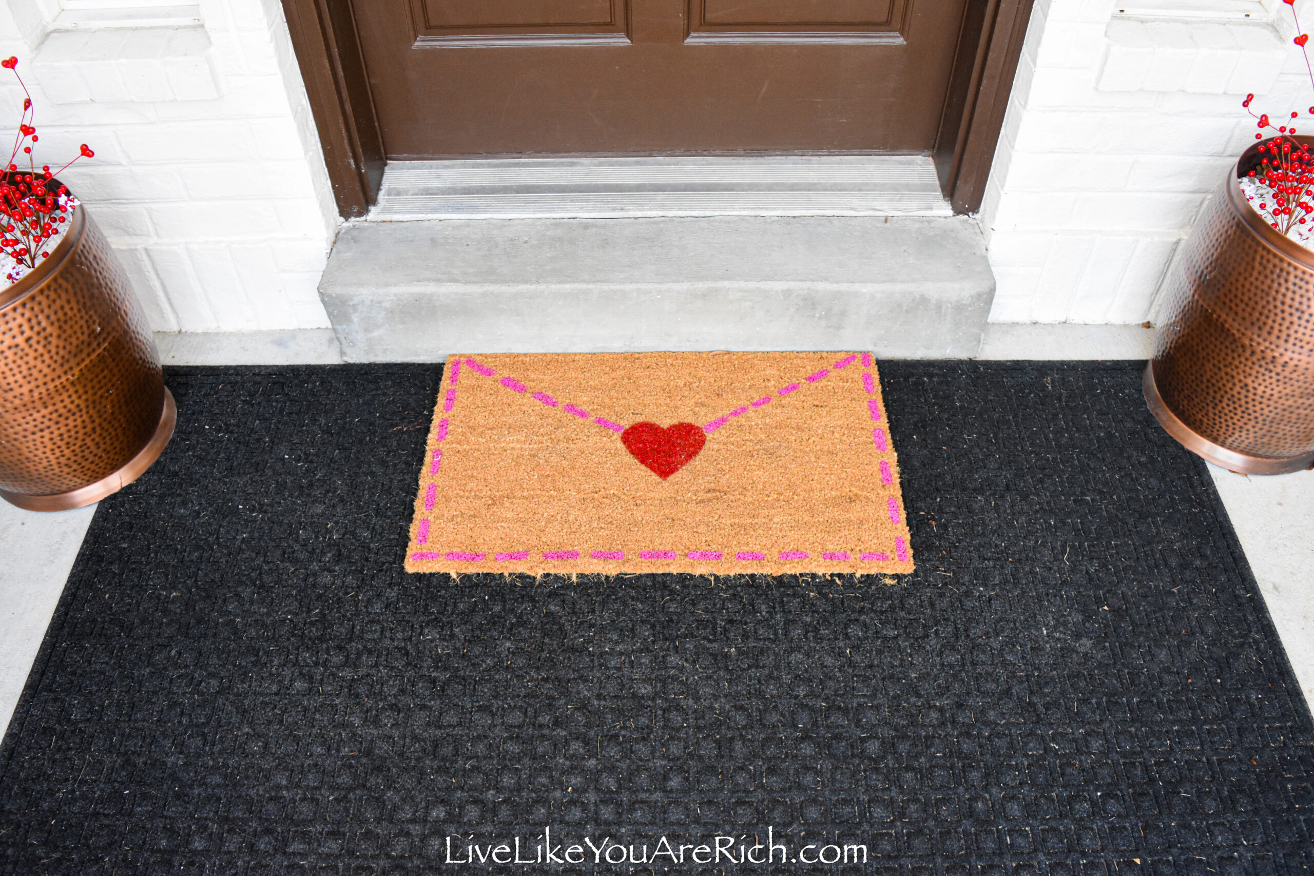 Door mat with heart