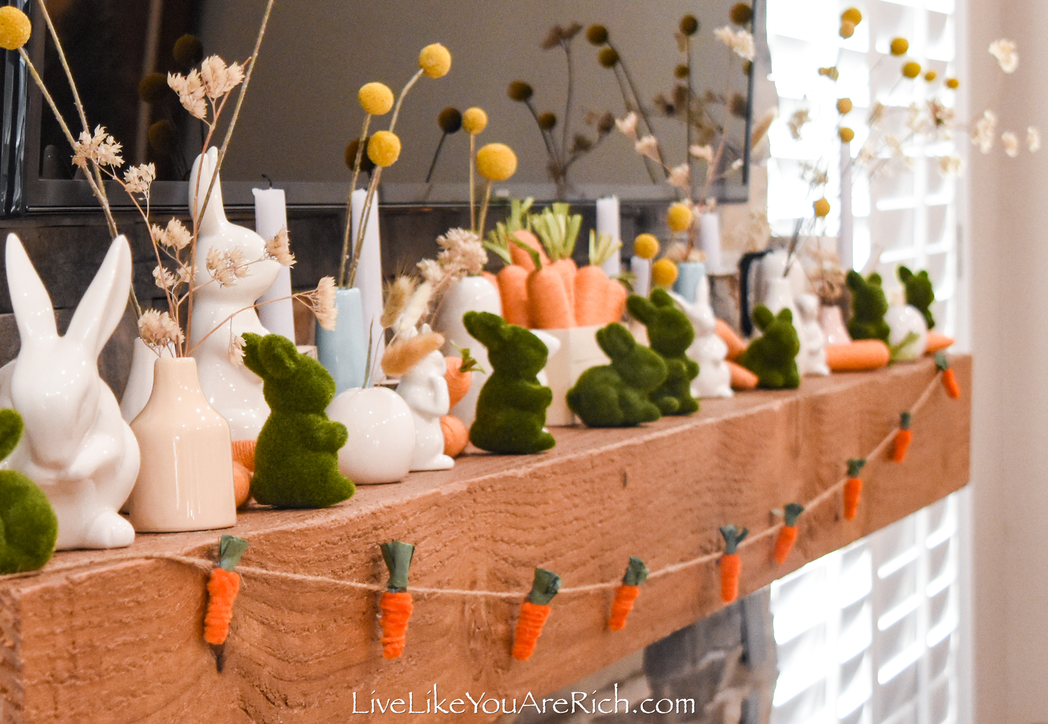 Simple Pipe Cleaner Carrot Bunting 