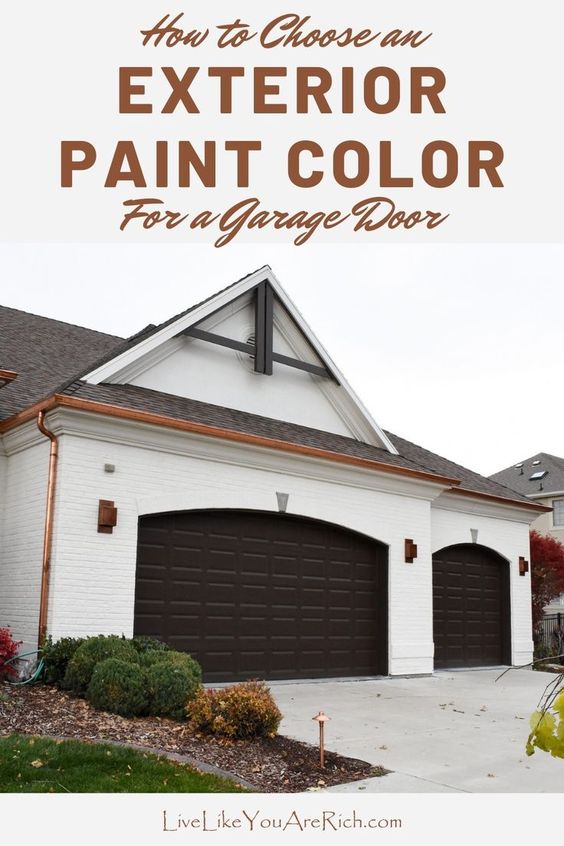 How to Choose an Exterior Paint Color for a Garage Door 