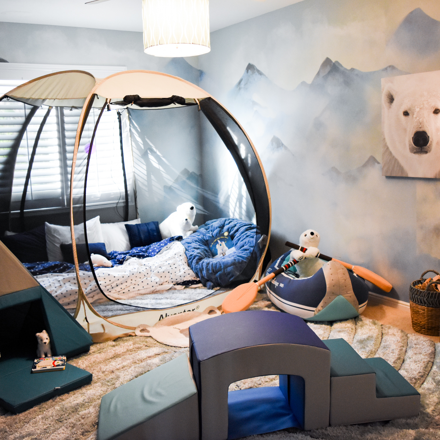 Kids Arctic Polar Bear-Themed Room