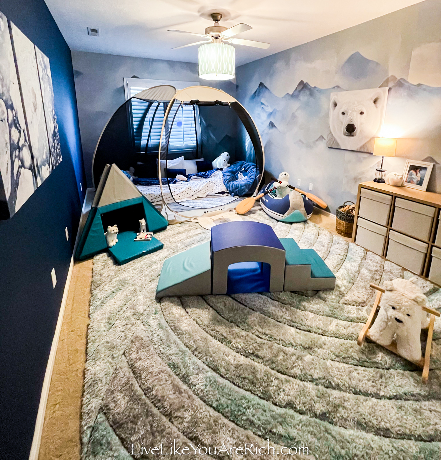 Kids Arctic Polar Bear-Themed Room
