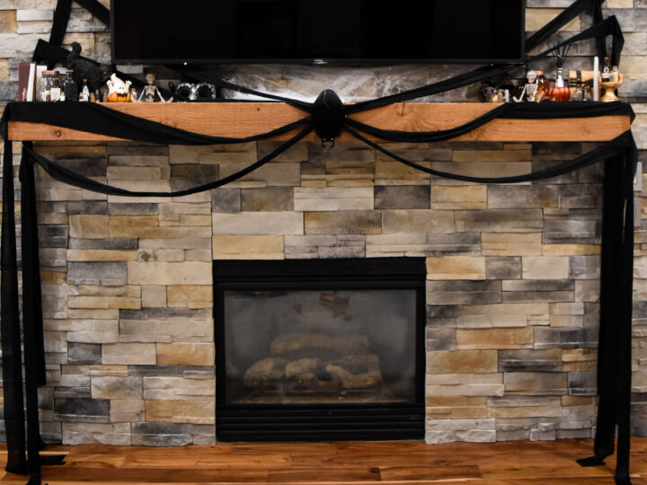 Image for Halloween Spider-Themed Mantel