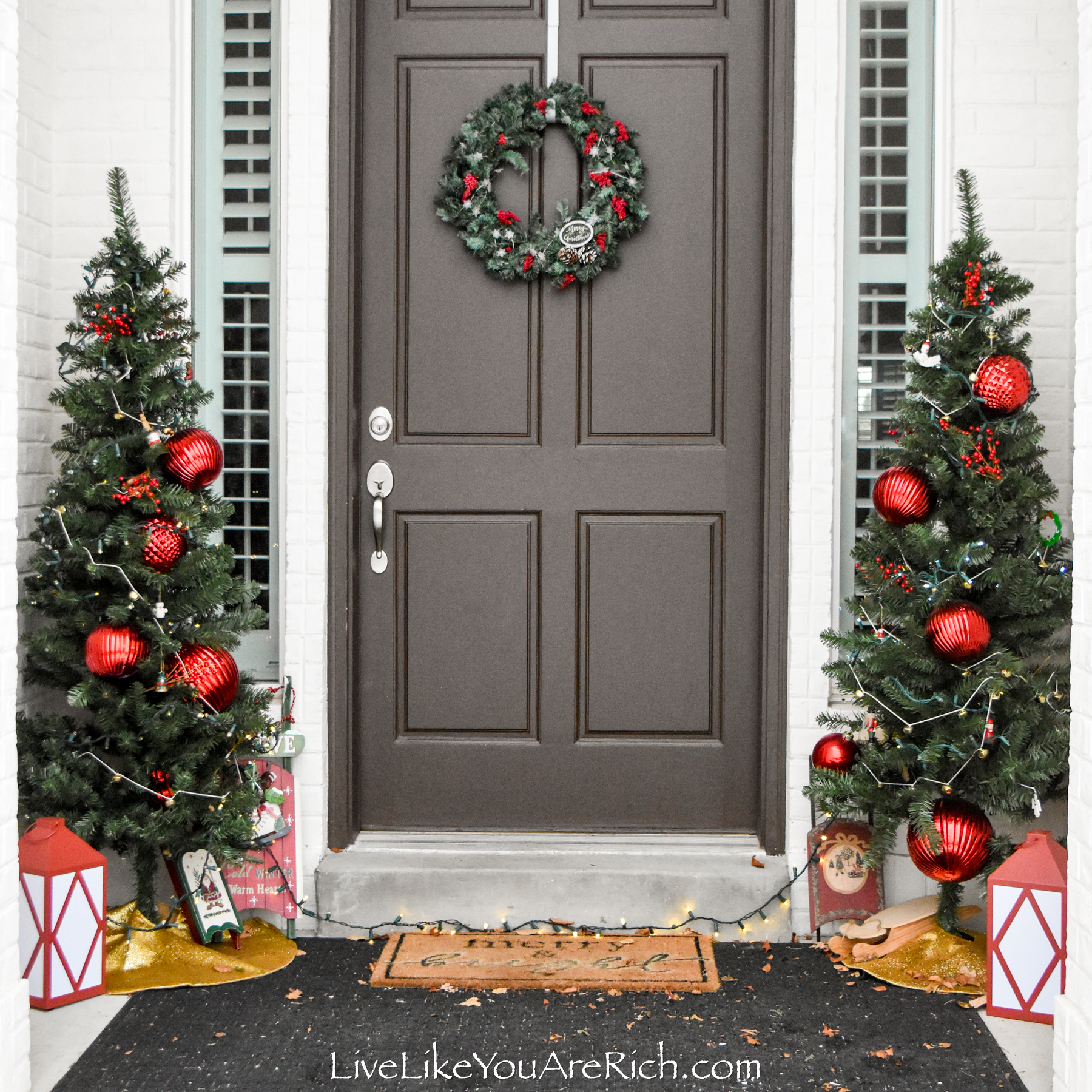 12 Holiday Front Door Decor Ideas