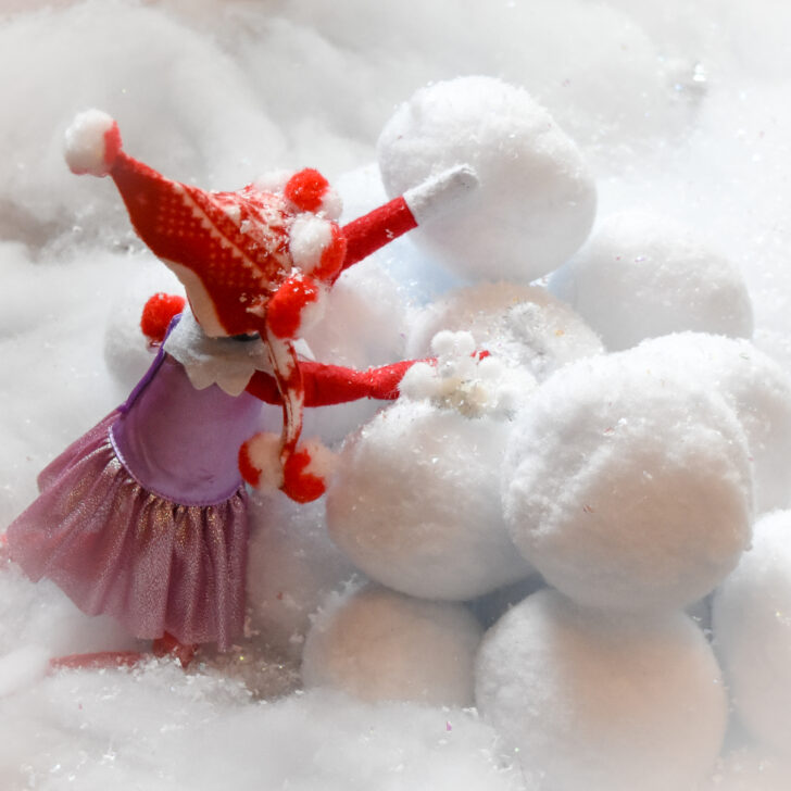 Elf on the Shelf: Snowball Fight