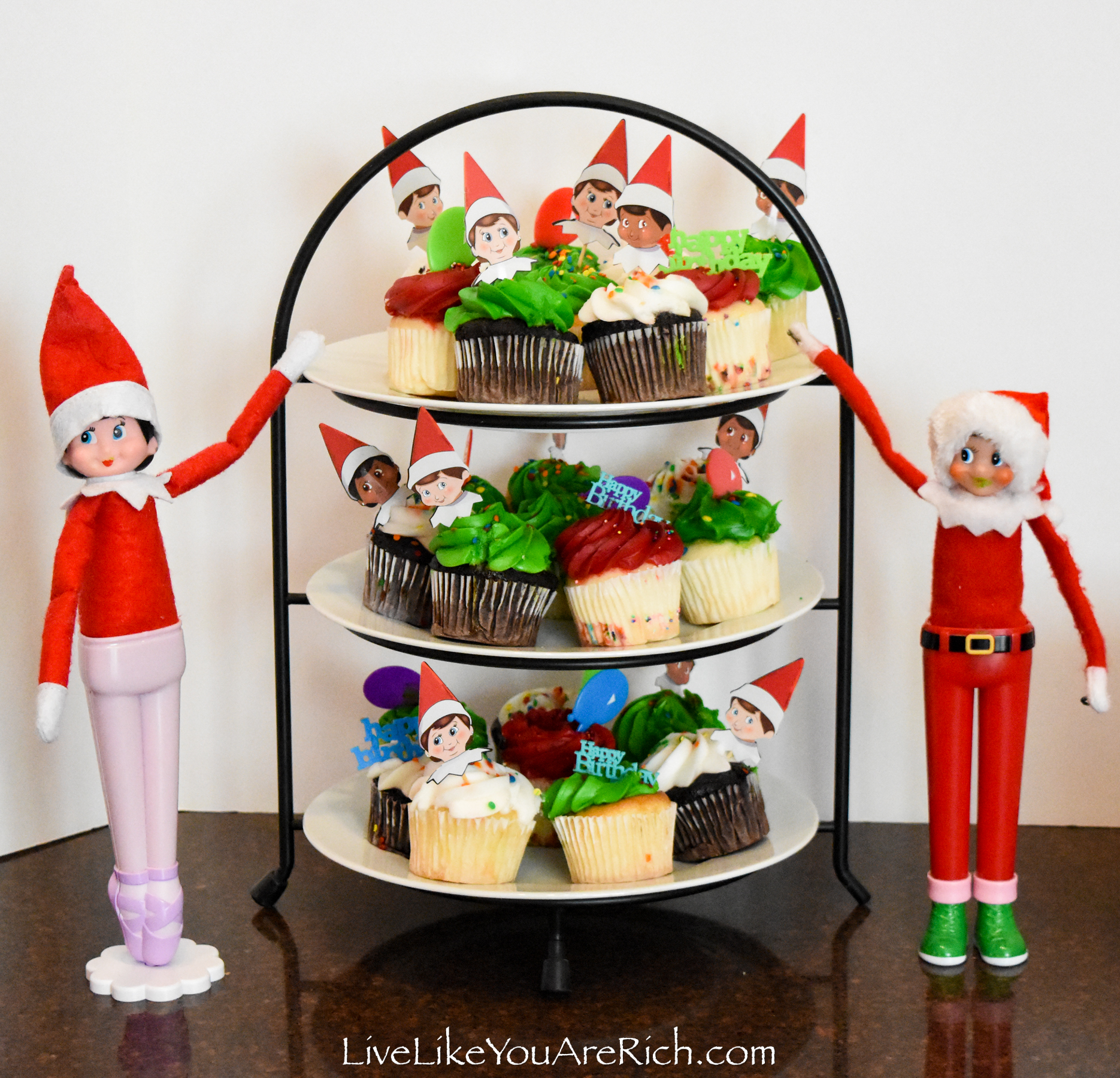 Christmas Cake Recipes - Elf Jumper Poke Cake