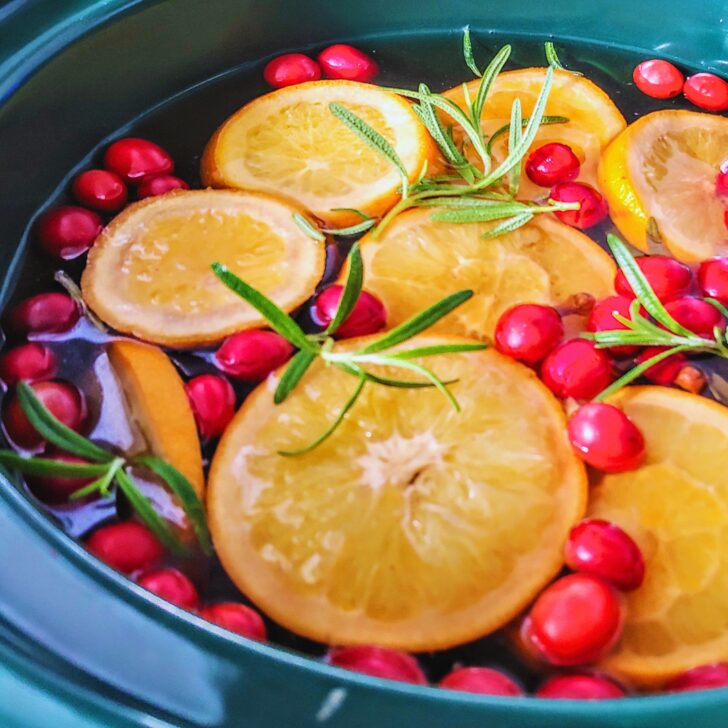 21 Christmas Potpourri Recipes – Make Your Home Smell Like the Holidays
