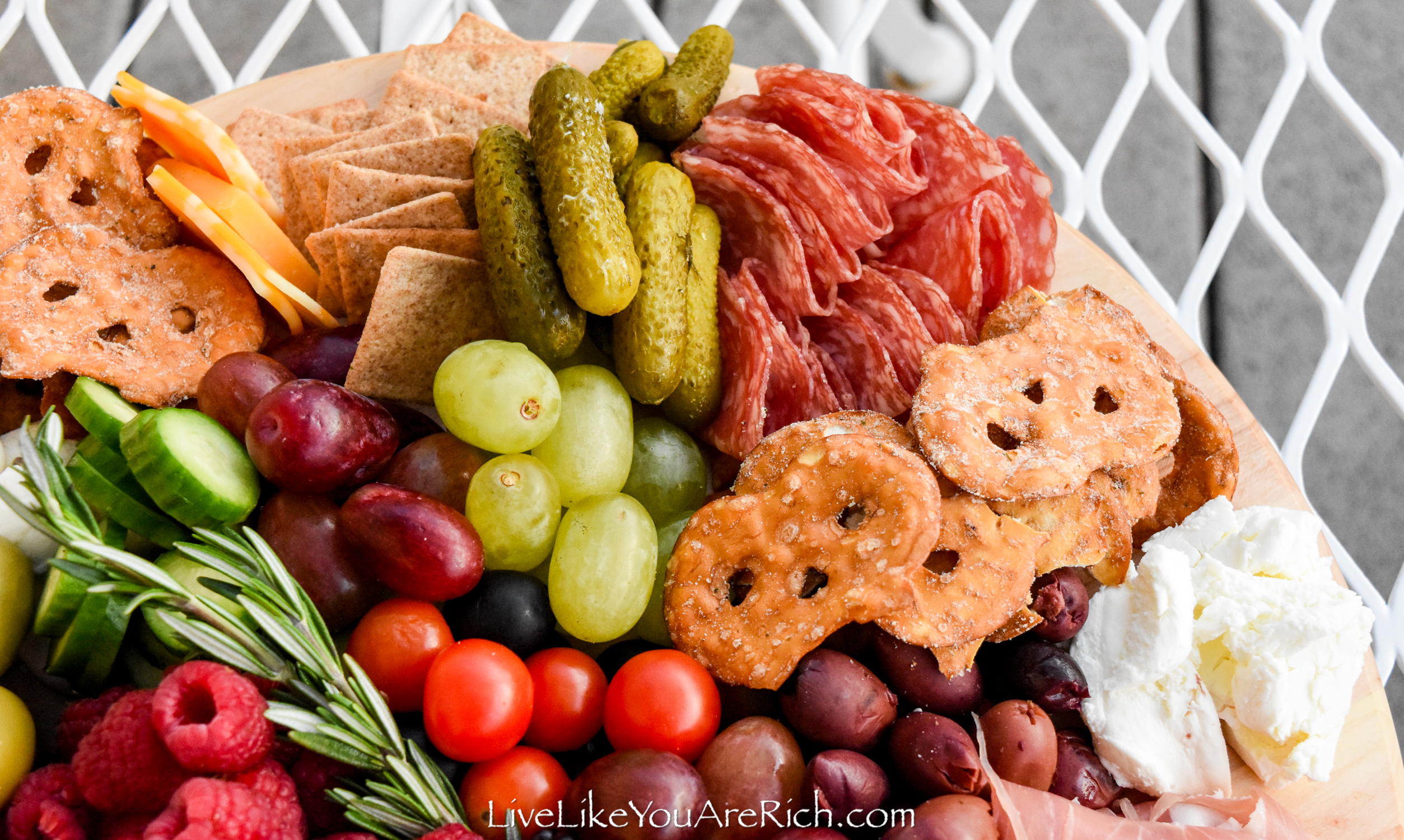 7 Tips to Making an Inexpensive Charcuterie Board