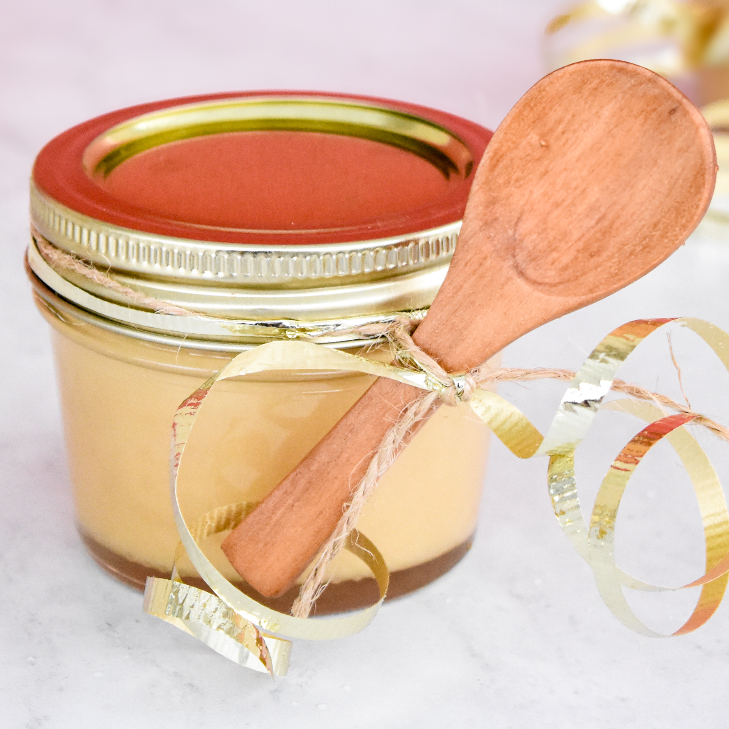 Christmas Neighbor Gift: Creamed Honey