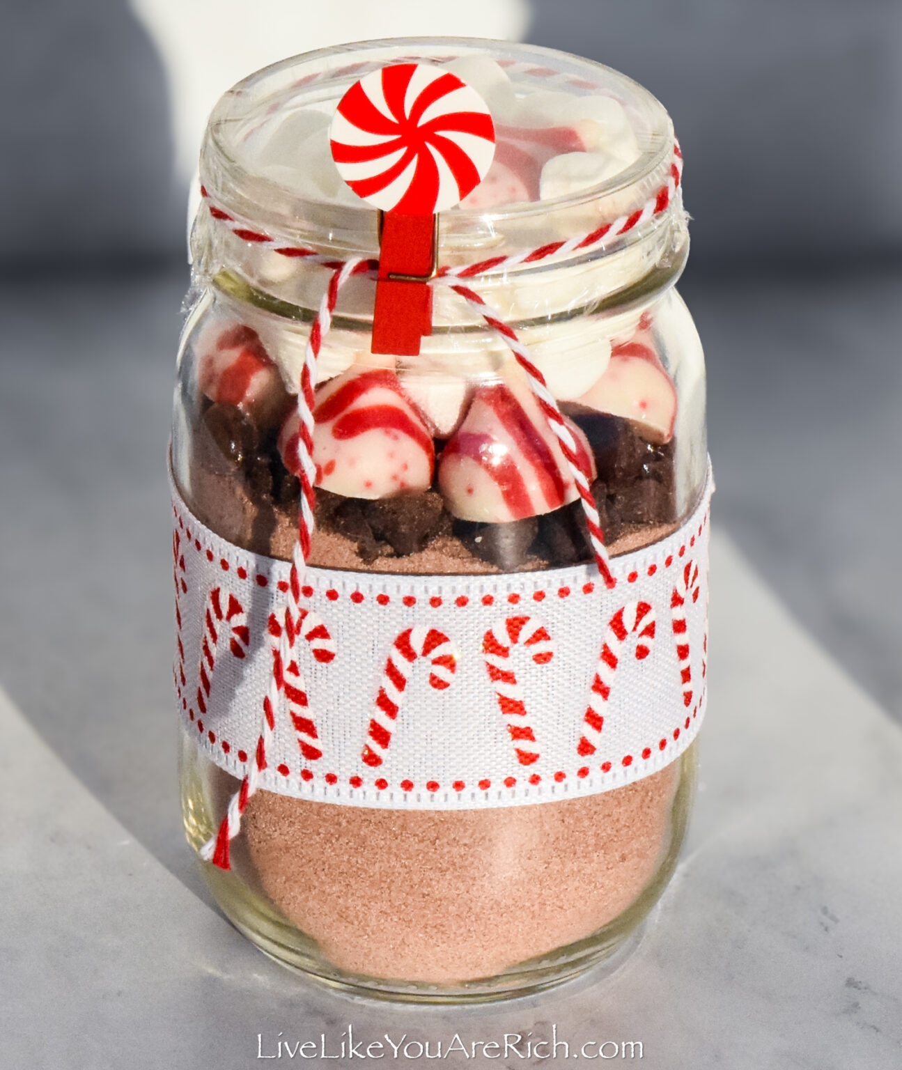 Neighbor Christmas Gift Peppermint Hot Cocoa in a Jar + Free Printable ...