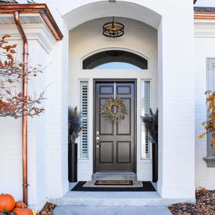 Thanksgiving Porch Decor with Pampas