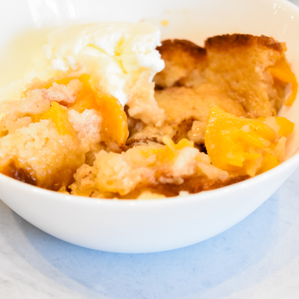 What Type of Canned Peaches to Use for Peach Cobbler