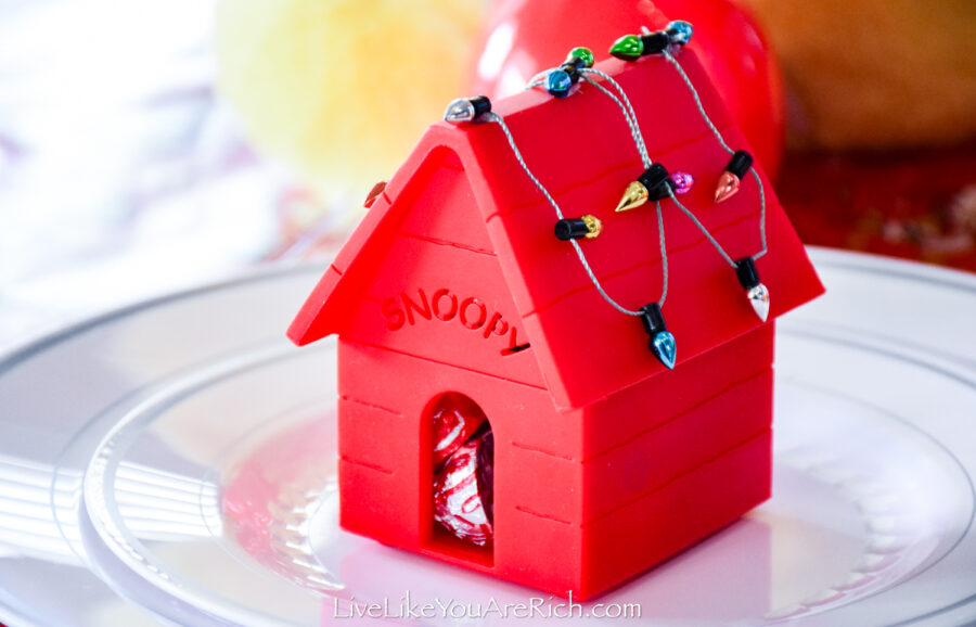 Table Setting Snoopy Christmas Tablescape: Snoopy from Peanuts - Live Like You Are Rich