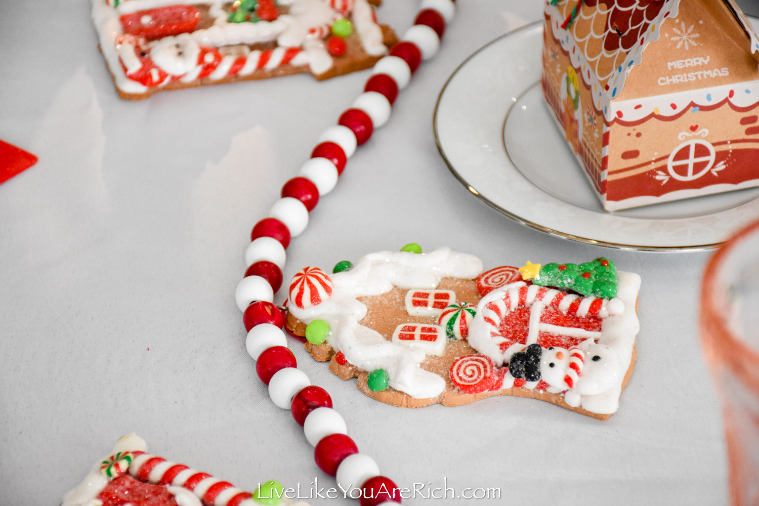 Christmas Tablescape: Gingerbread House