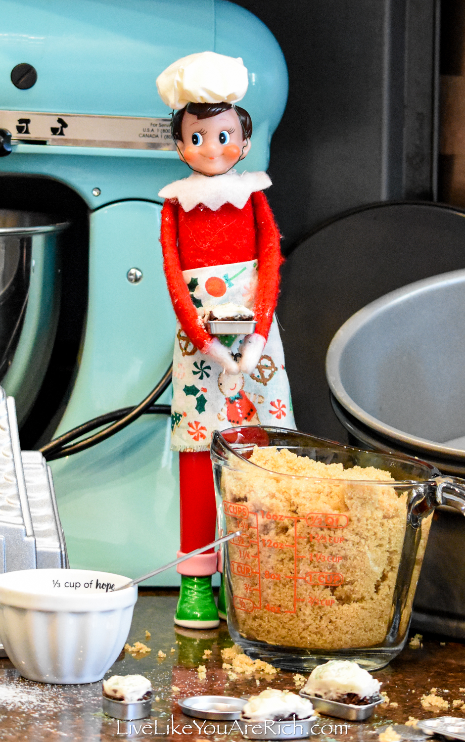 Elf on the Shelf: Baking Cake