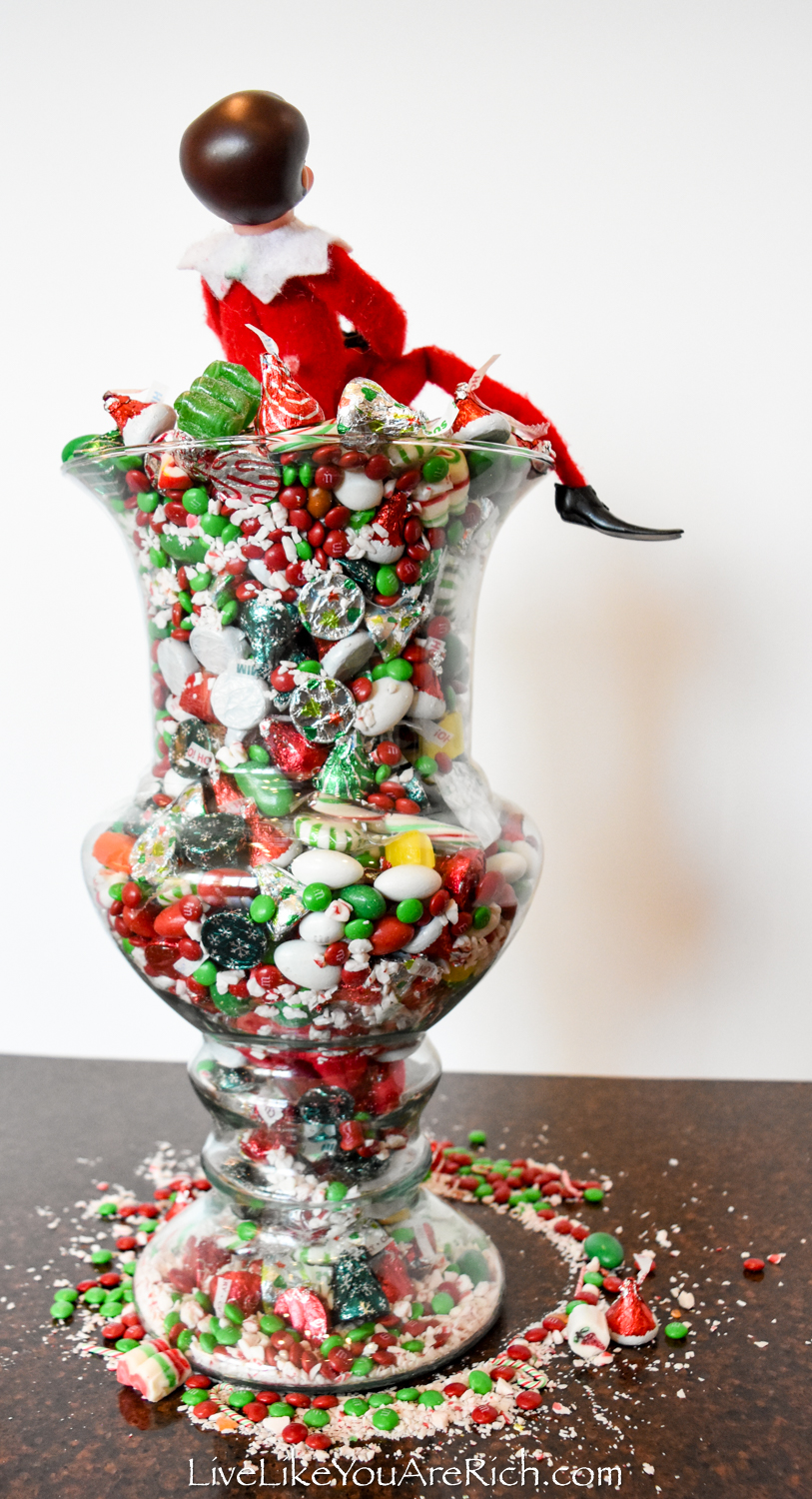 Elf on the Shelf: Christmas Candy Dive