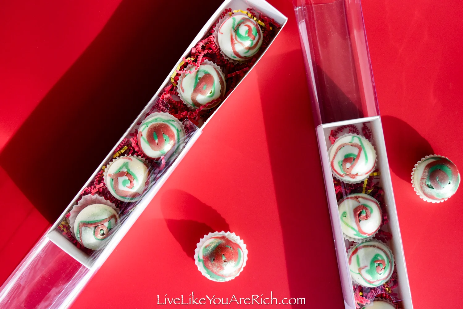Neighbor Christmas Gift: Homemade Peppermint Hot Cocoa Bombs Plus Free Printable