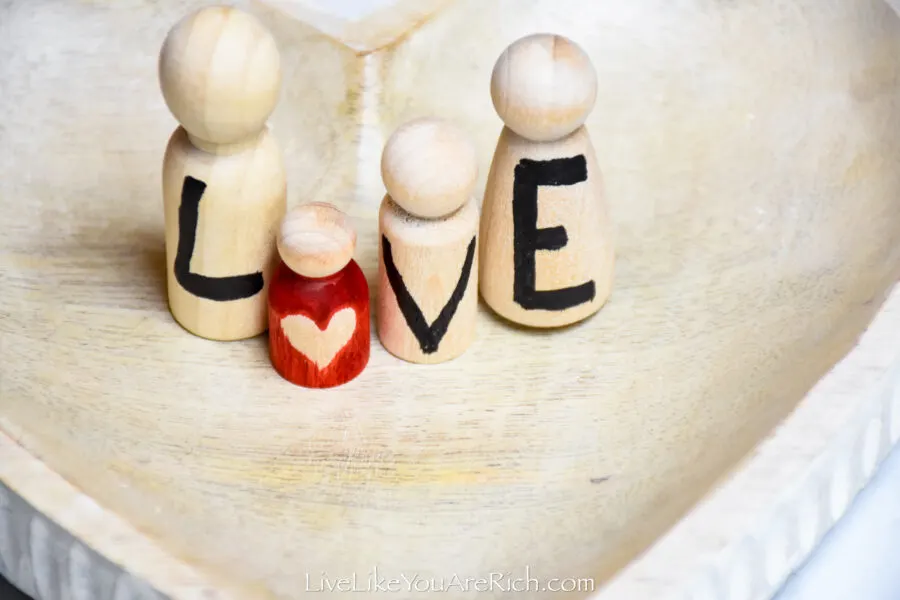 Wood Peg Doll Craft: Family Love