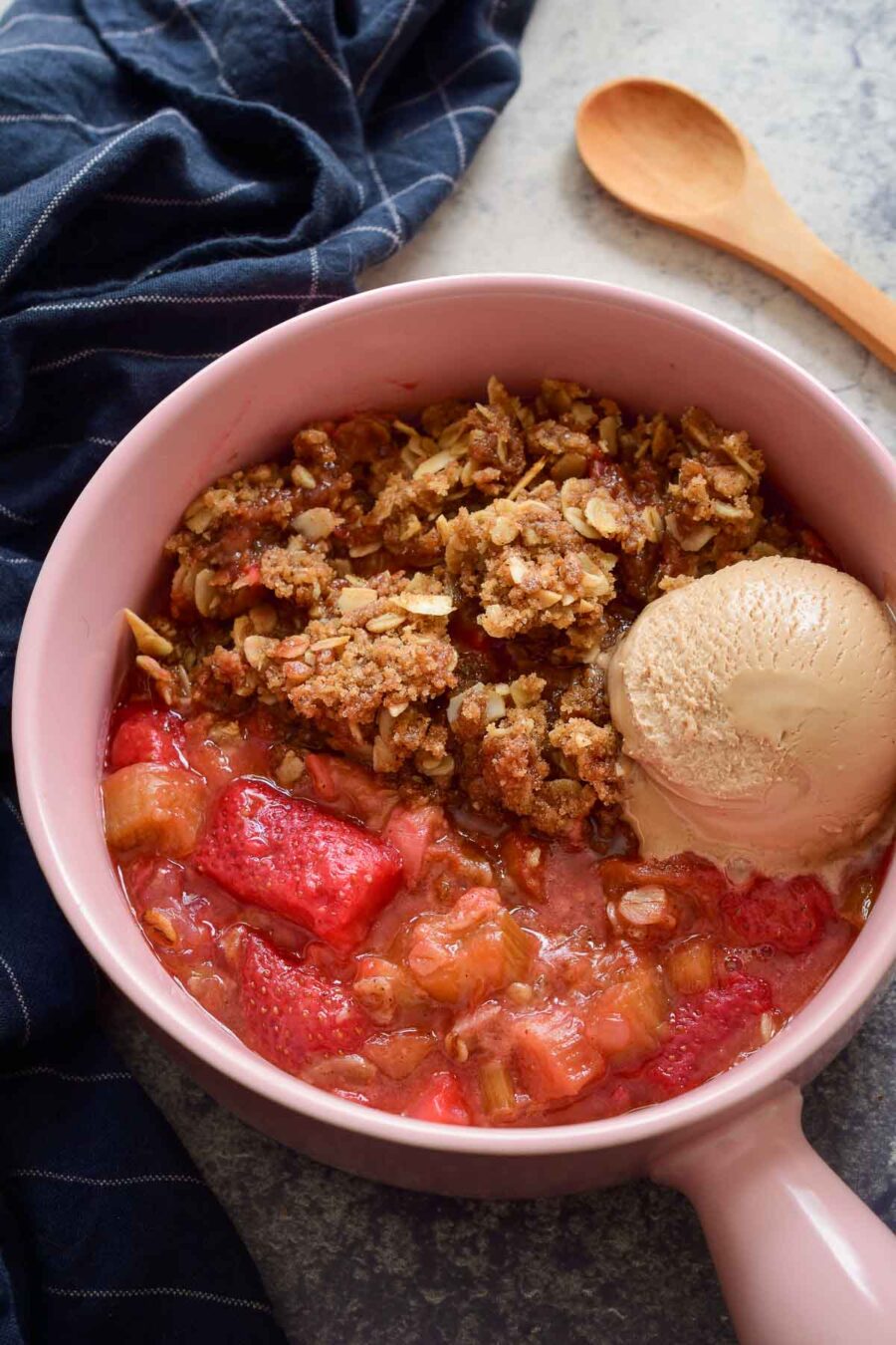 Vegan Strawberry Rhubarb Crisp