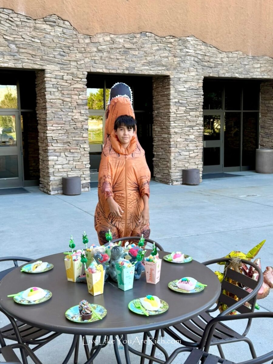 Simple and Quick Dino Themed Birthday Party