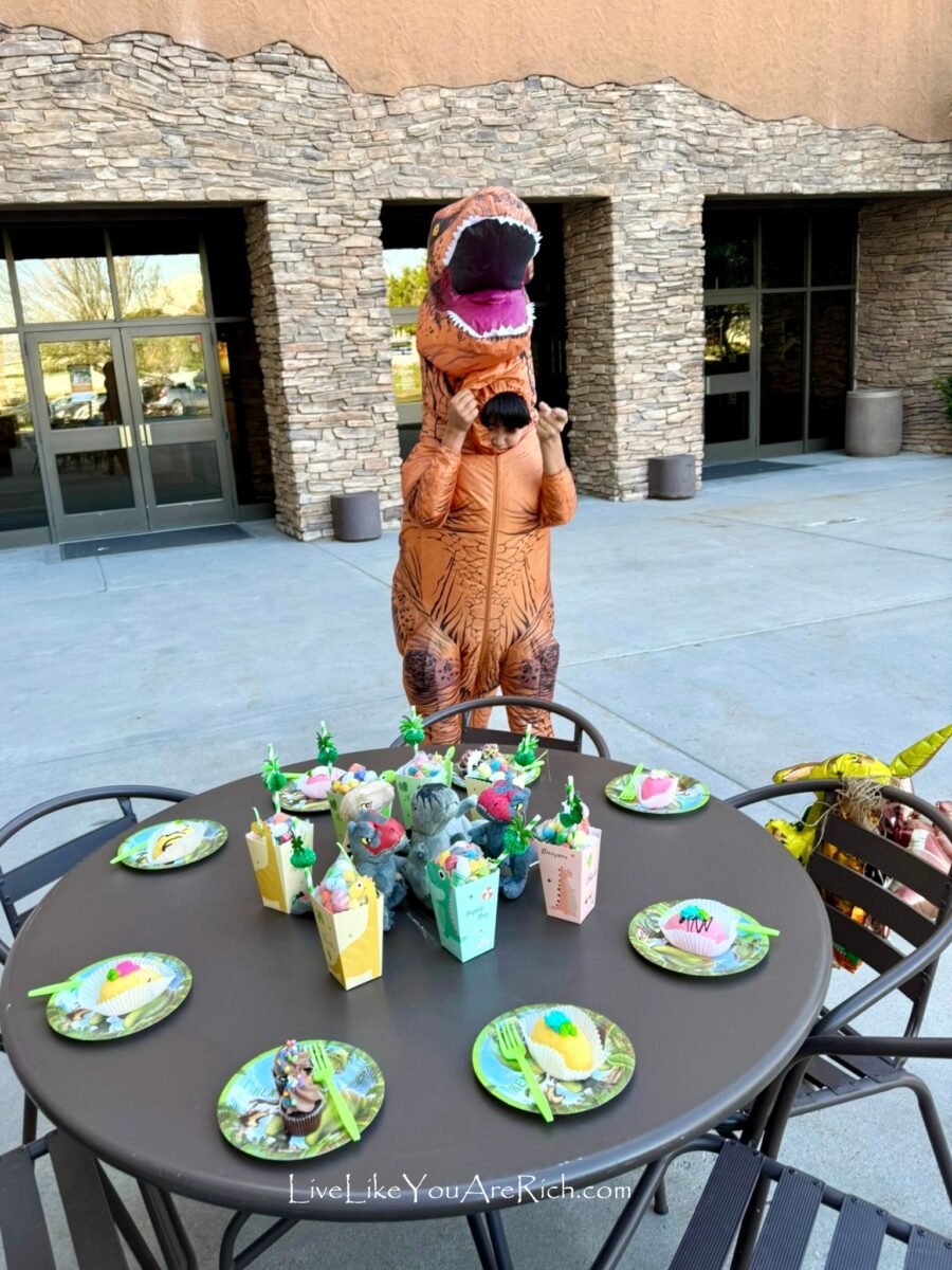 Simple and Quick Dino Themed Birthday Party