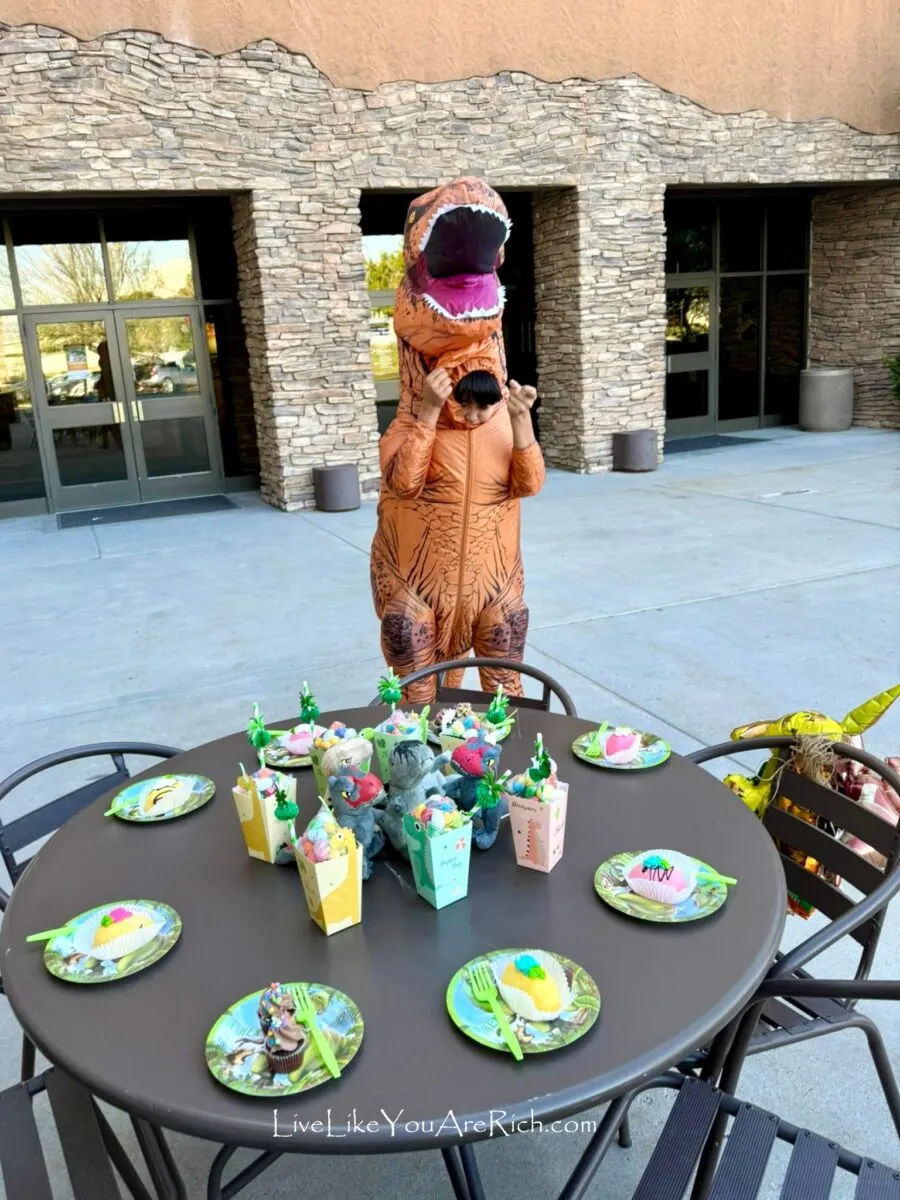 Simple and Quick Dino Themed Birthday Party