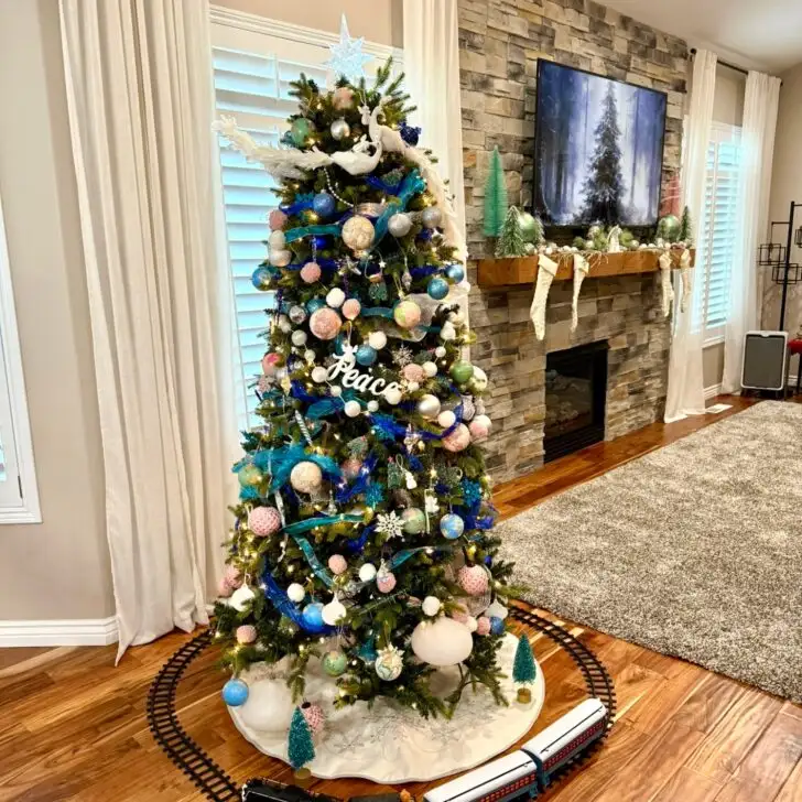 Peace on Earth Christmas Tree