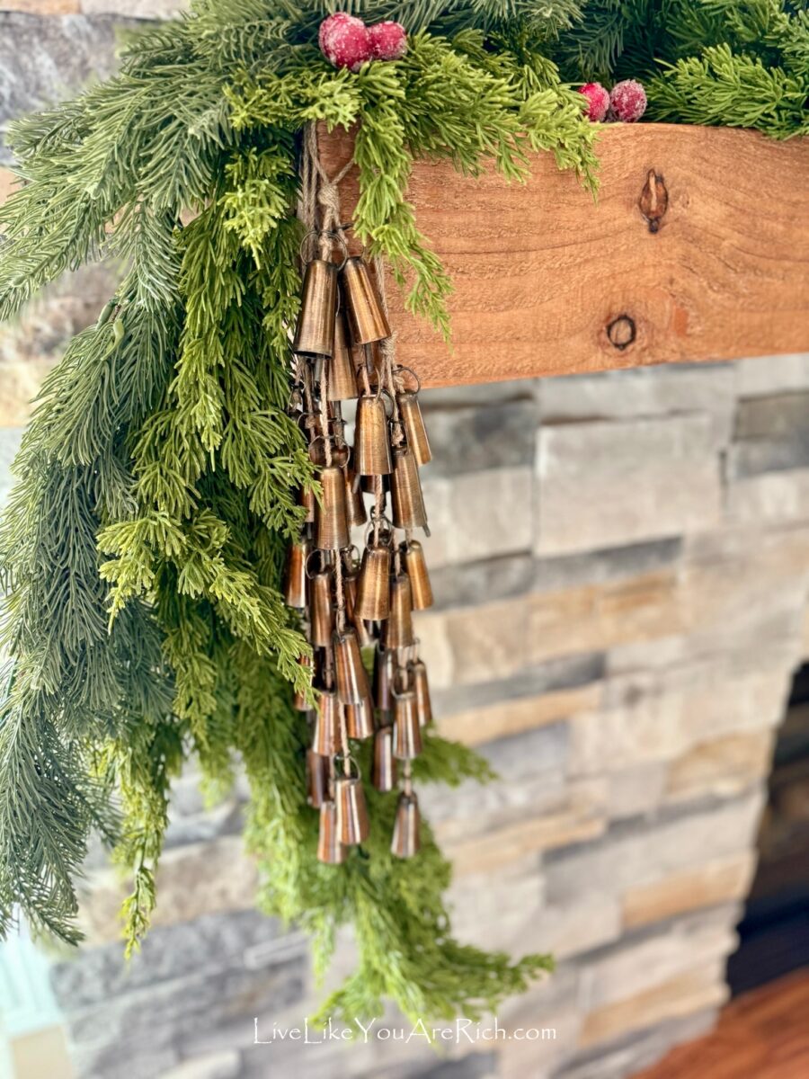 Traditional Christmas Mantel Design