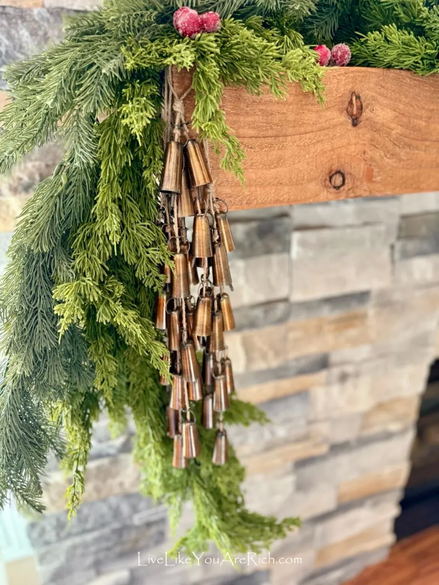 Traditional Christmas Mantel Design